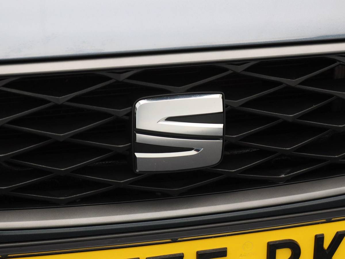 SEAT Leon SEAT Leon 1.4 TSi 204 Pk eHybrid PHEV FR Business Intense | Stoel/Stuurverwarming | Panoramadak | Camera | Navigatie | CarPlay | 18 Inch | 87.610 Km !!