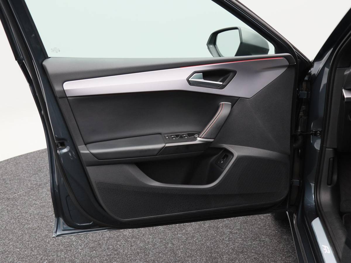 SEAT Leon SEAT Leon 1.4 TSi 204 Pk eHybrid PHEV FR Business Intense | Stoel/Stuurverwarming | Panoramadak | Camera | Navigatie | CarPlay | 18 Inch | 87.610 Km !!