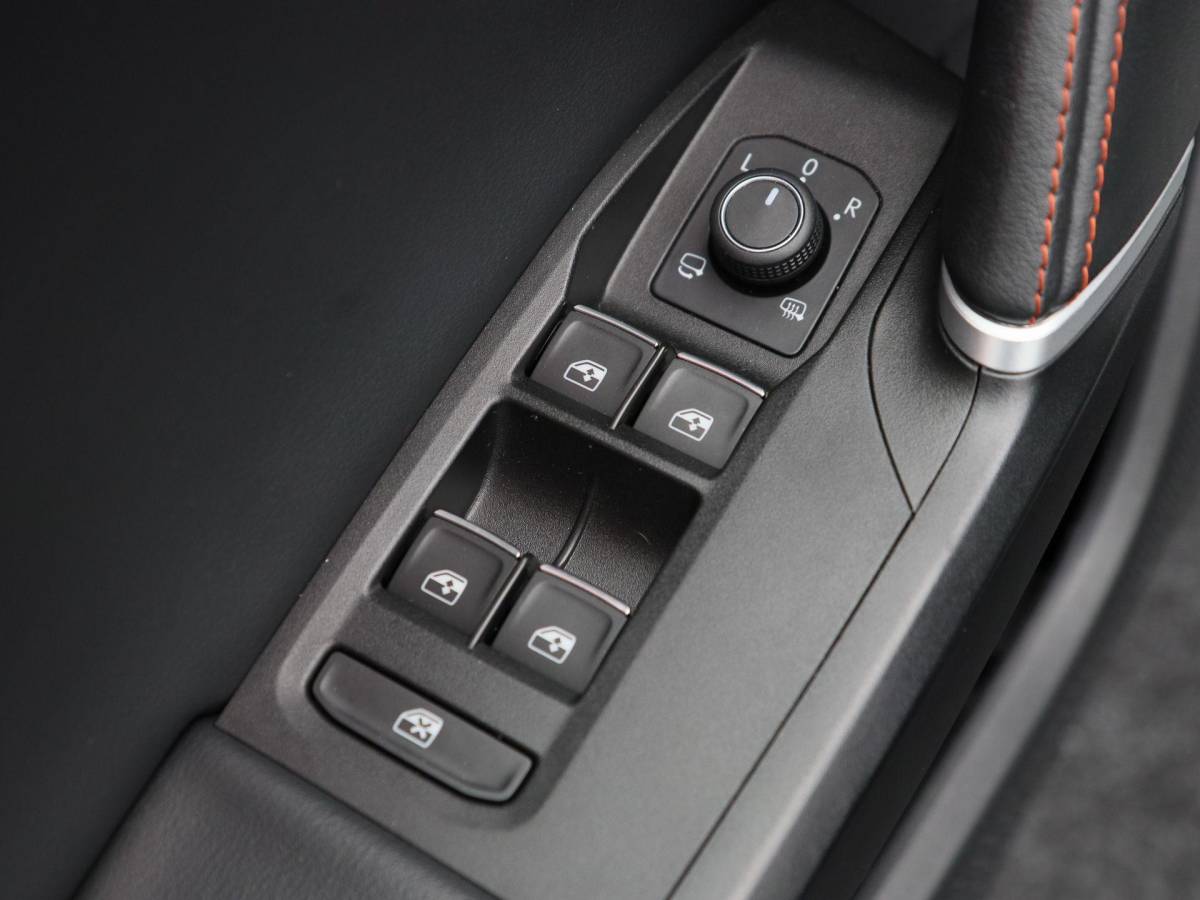 SEAT Leon SEAT Leon 1.4 TSi 204 Pk eHybrid PHEV FR Business Intense | Stoel/Stuurverwarming | Panoramadak | Camera | Navigatie | CarPlay | 18 Inch | 87.610 Km !!