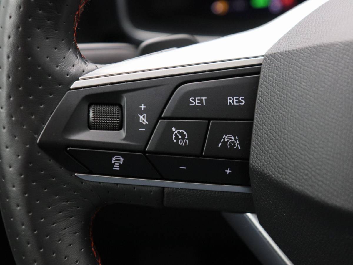 SEAT Leon SEAT Leon 1.4 TSi 204 Pk eHybrid PHEV FR Business Intense | Stoel/Stuurverwarming | Panoramadak | Camera | Navigatie | CarPlay | 18 Inch | 87.610 Km !!