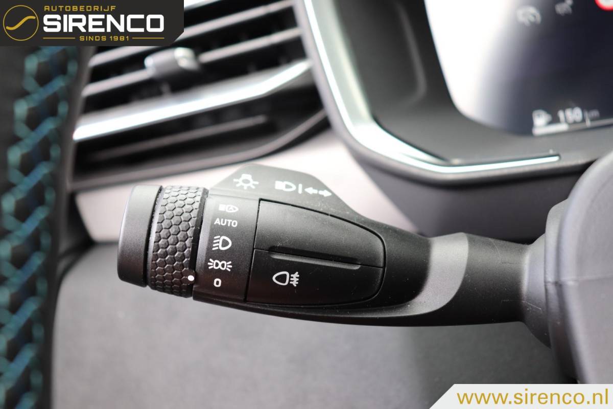 Lynk & Co 01 Lynk & Co 01 1.5 | komt binnen | panodak | stoelverwarming |Android auto & Apple carplay |dab | adaptive cruise control | sfeerverlichting |