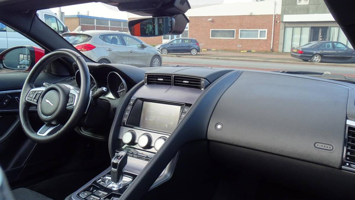Jaguar F-TYPE Jaguar F-TYPE 2.0T Cabriolet | Automaat | 2018 | 112.000km | Vol opties | Dealerauto | Camera | Inruil mogelijk