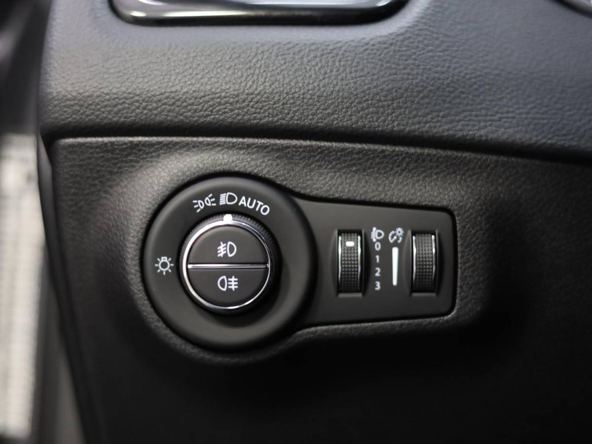 Jeep Compass Jeep Compass 1.3T Limited | Stuur en Stoelverwarming | Camera | Apple Carplay & Android auto | Adaptive Cruise Control | Alpine Audio