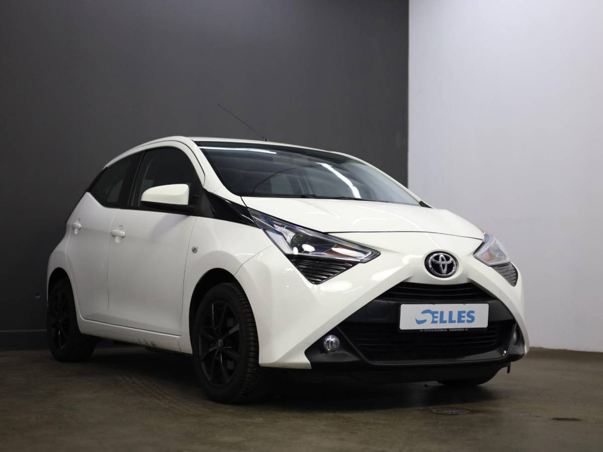 Toyota Aygo Toyota Aygo 1.0 VVT-i x-play | Camera | Cruise Control | Airco