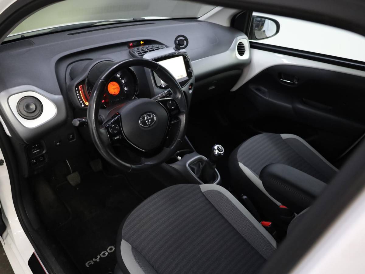 Toyota Aygo Toyota Aygo 1.0 VVT-i x-play | Camera | Cruise Control | Airco