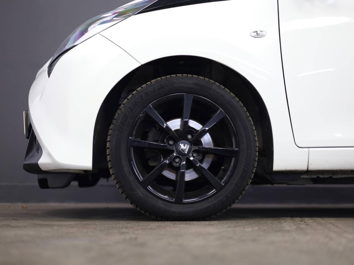 Toyota Aygo Toyota Aygo 1.0 VVT-i x-play | Camera | Cruise Control | Airco