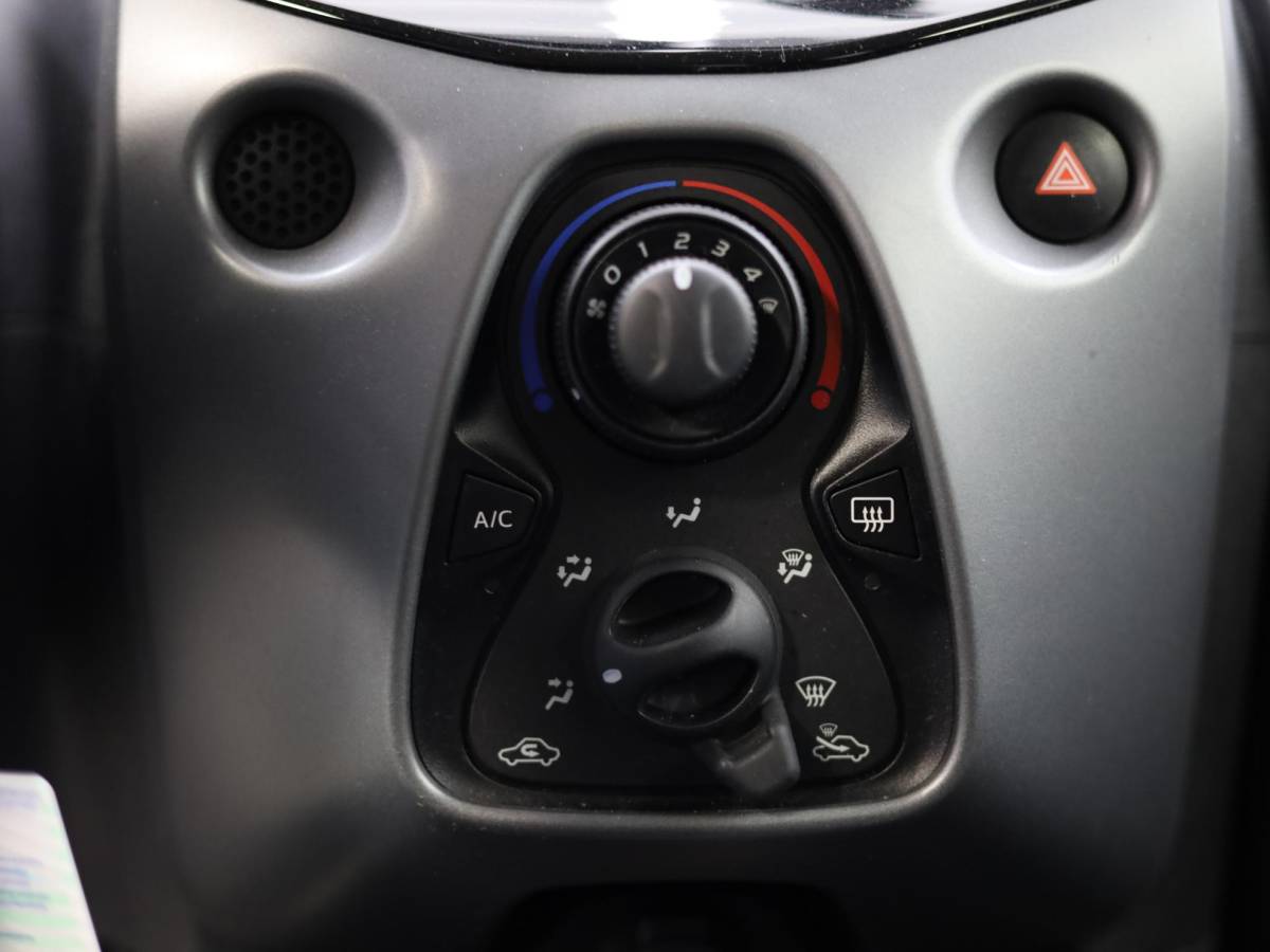 Toyota Aygo Toyota Aygo 1.0 VVT-i x-play | Camera | Cruise Control | Airco