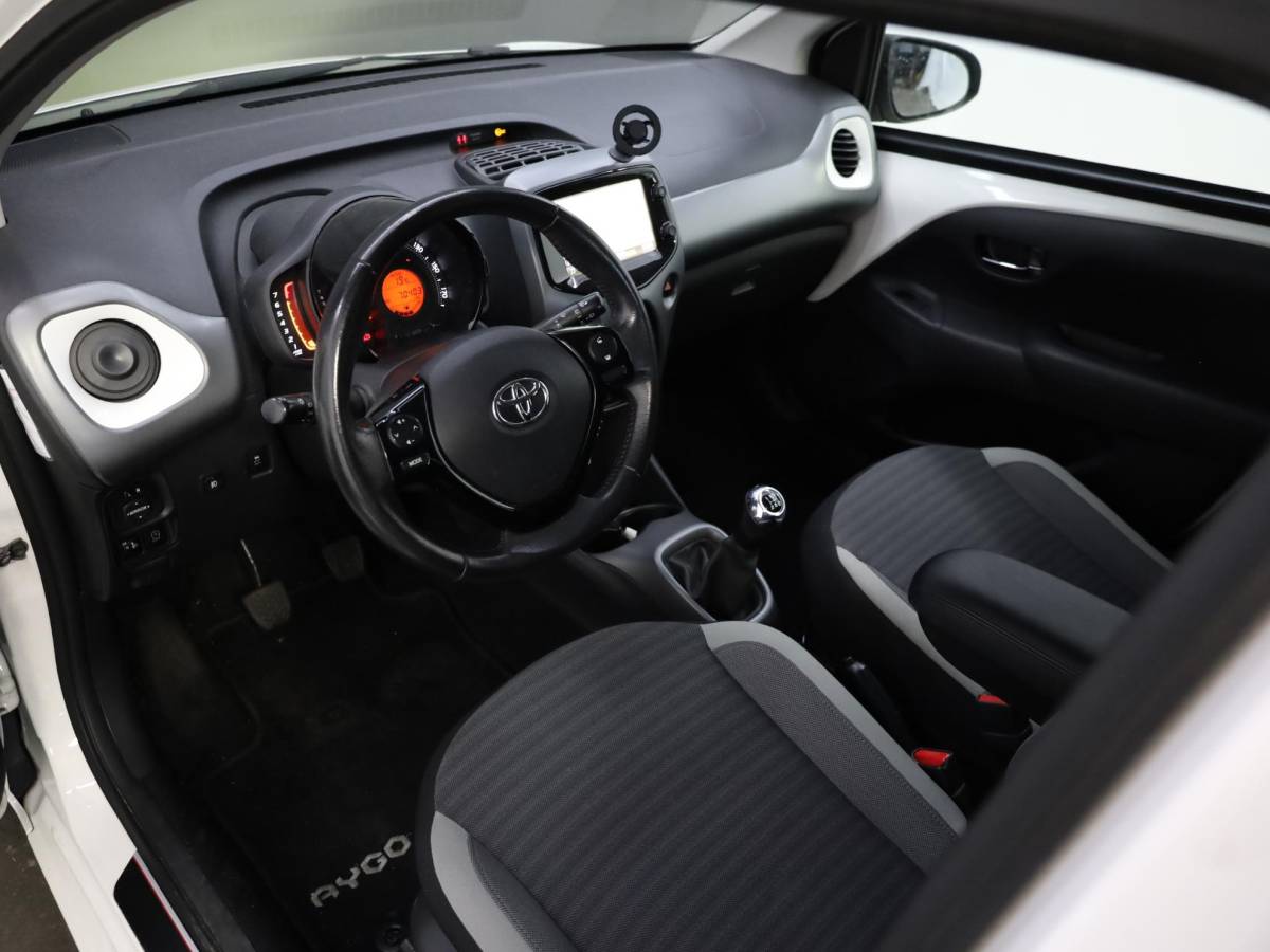 Toyota Aygo Toyota Aygo 1.0 VVT-i x-play | Camera | Cruise Control | Airco