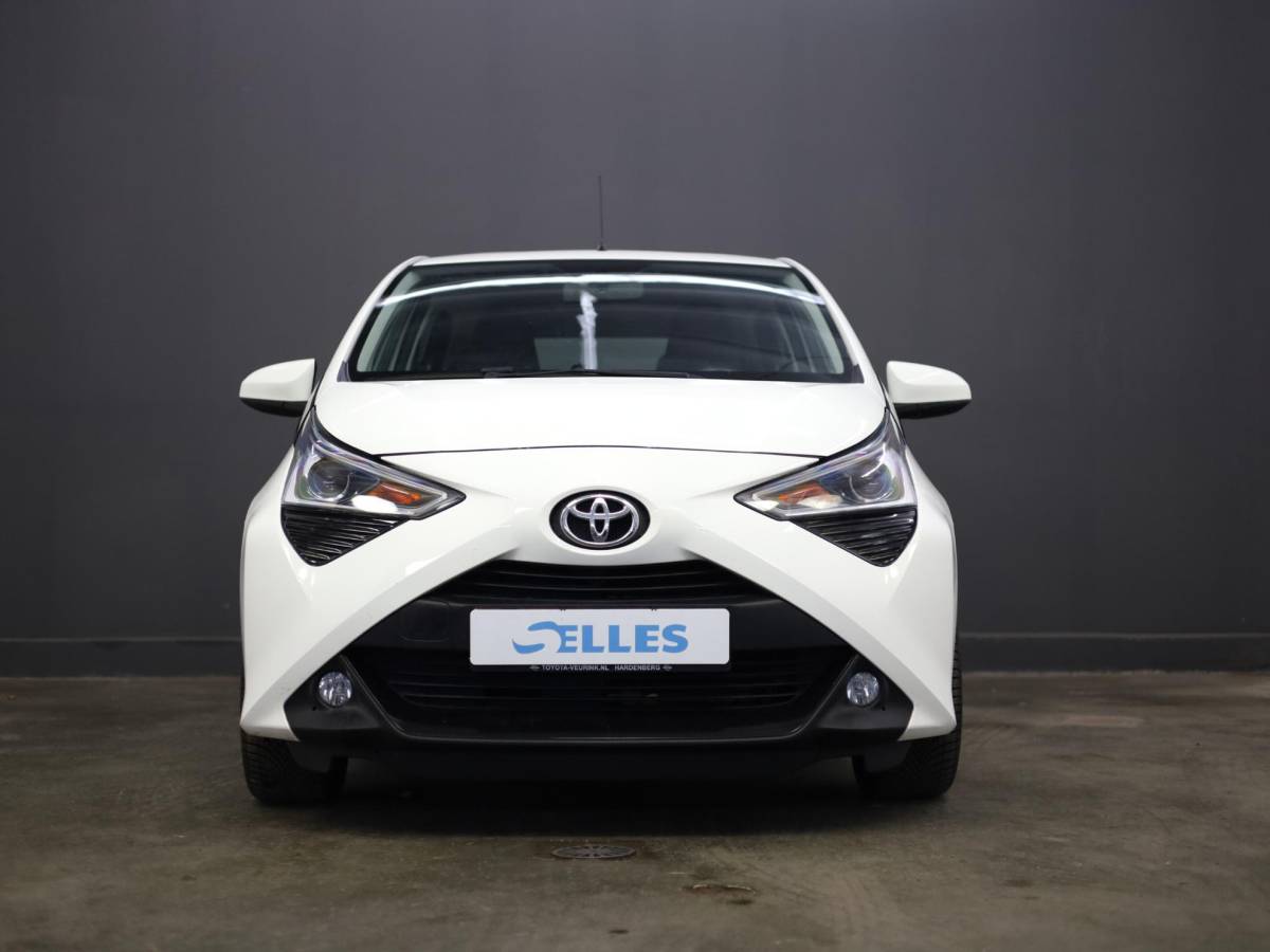 Toyota Aygo Toyota Aygo 1.0 VVT-i x-play | Camera | Cruise Control | Airco