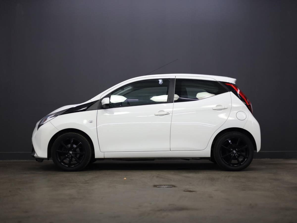 Toyota Aygo Toyota Aygo 1.0 VVT-i x-play | Camera | Cruise Control | Airco