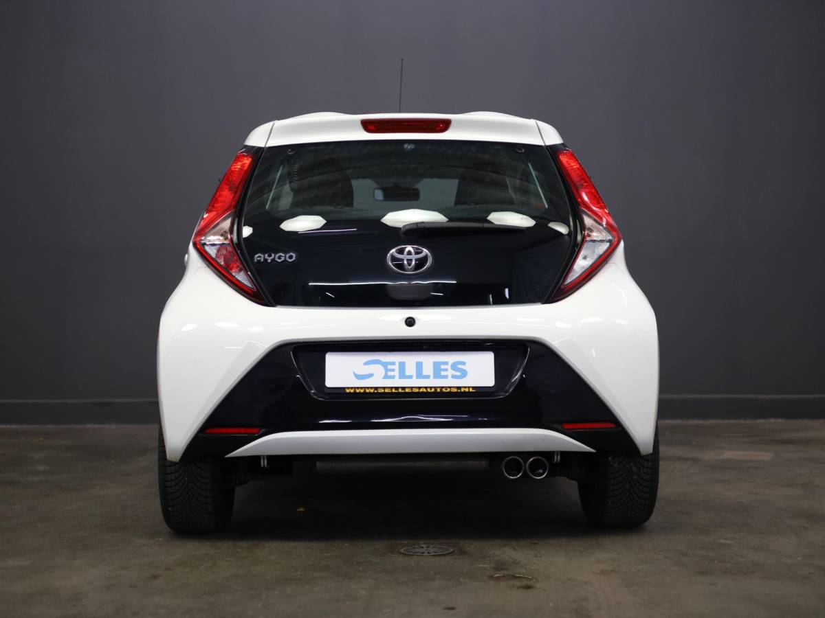 Toyota Aygo Toyota Aygo 1.0 VVT-i x-play | Camera | Cruise Control | Airco