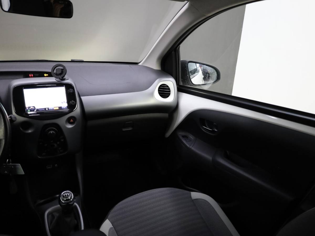 Toyota Aygo Toyota Aygo 1.0 VVT-i x-play | Camera | Cruise Control | Airco