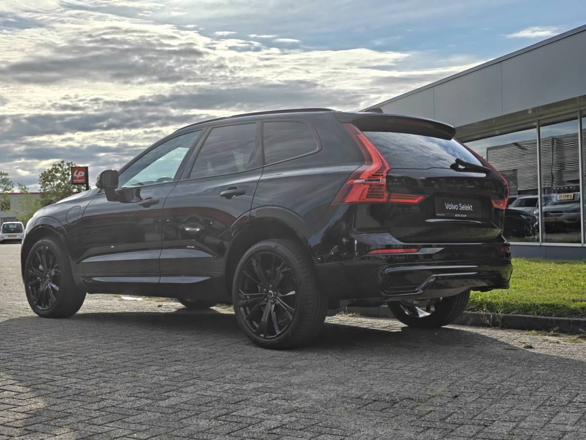 Volvo XC60 Volvo XC60 T6 AWD 350PK Plug-in Plus Black Edition | BLIS | H&K | 360 Camera | Pano | Luchtvering | Keyless |