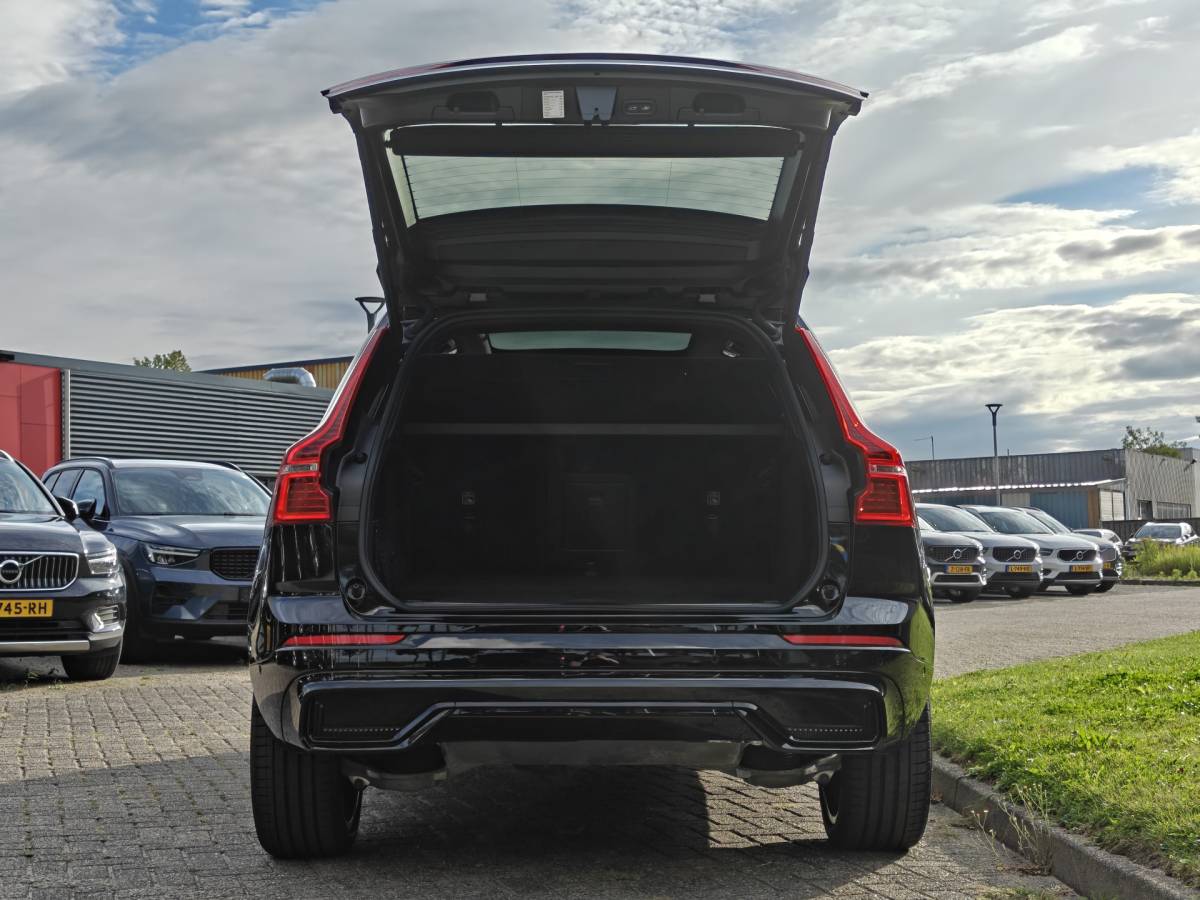 Volvo XC60 Volvo XC60 T6 AWD 350PK Plug-in Plus Black Edition | BLIS | H&K | 360 Camera | Pano | Luchtvering | Keyless |