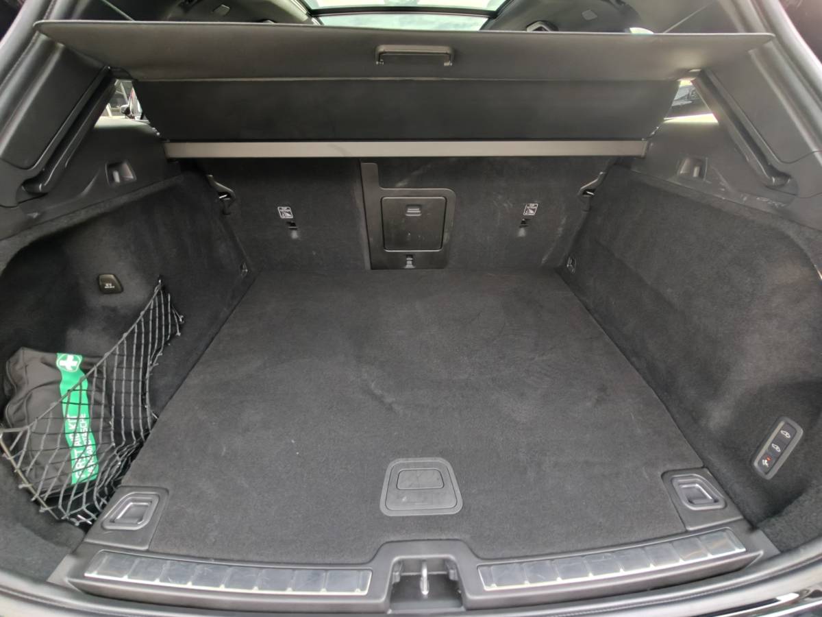 Volvo XC60 Volvo XC60 T6 AWD 350PK Plug-in Plus Black Edition | BLIS | H&K | 360 Camera | Pano | Luchtvering | Keyless |