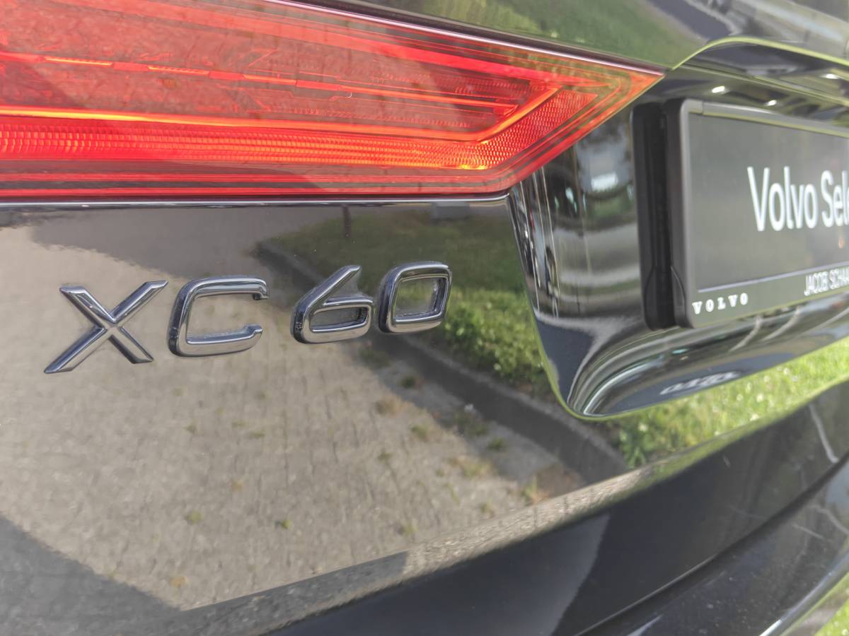 Volvo XC60 Volvo XC60 T6 AWD 350PK Plug-in Plus Black Edition | BLIS | H&K | 360 Camera | Pano | Luchtvering | Keyless |