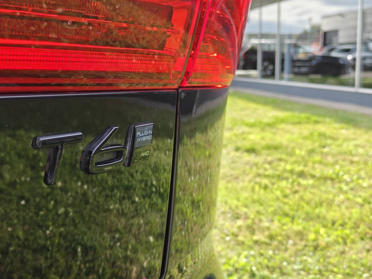 Volvo XC60 Volvo XC60 T6 AWD 350PK Plug-in Plus Black Edition | BLIS | H&K | 360 Camera | Pano | Luchtvering | Keyless |
