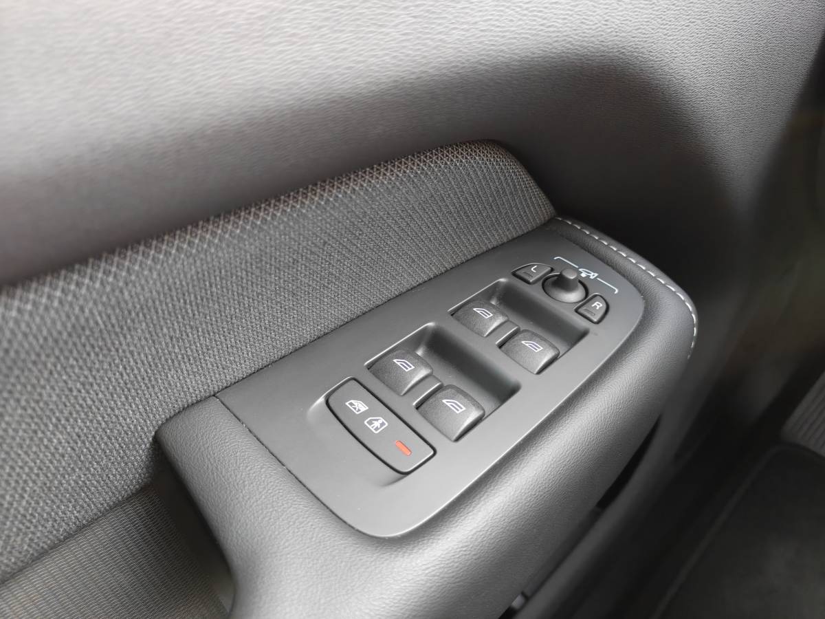 Volvo XC60 Volvo XC60 T6 AWD 350PK Plug-in Plus Black Edition | BLIS | H&K | 360 Camera | Pano | Luchtvering | Keyless |