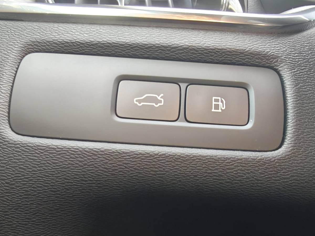 Volvo XC60 Volvo XC60 T6 AWD 350PK Plug-in Plus Black Edition | BLIS | H&K | 360 Camera | Pano | Luchtvering | Keyless |