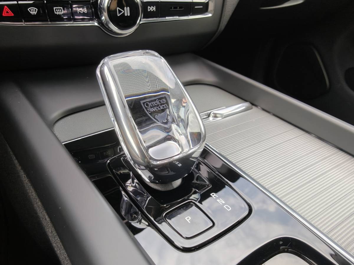 Volvo XC60 Volvo XC60 T6 AWD 350PK Plug-in Plus Black Edition | BLIS | H&K | 360 Camera | Pano | Luchtvering | Keyless |