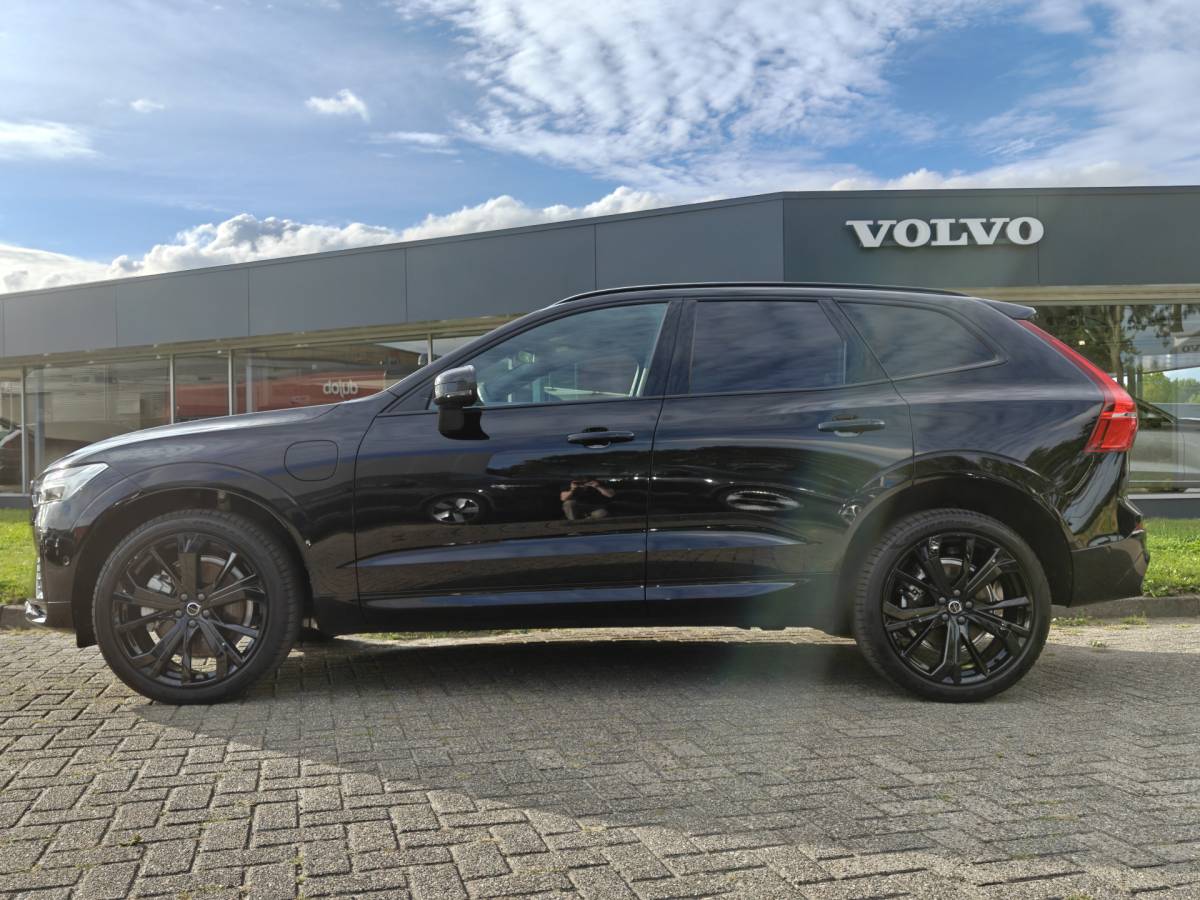 Volvo XC60 Volvo XC60 T6 AWD 350PK Plug-in Plus Black Edition | BLIS | H&K | 360 Camera | Pano | Luchtvering | Keyless |