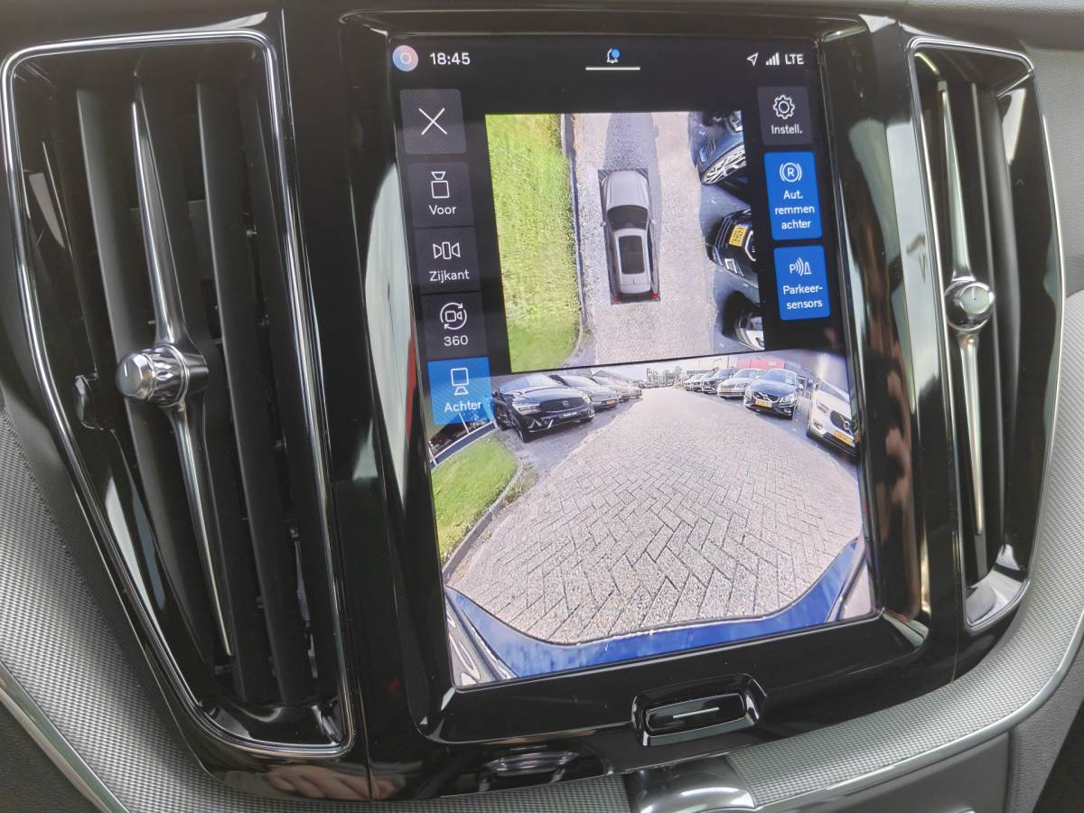 Volvo XC60 Volvo XC60 T6 AWD 350PK Plug-in Plus Black Edition | BLIS | H&K | 360 Camera | Pano | Luchtvering | Keyless |