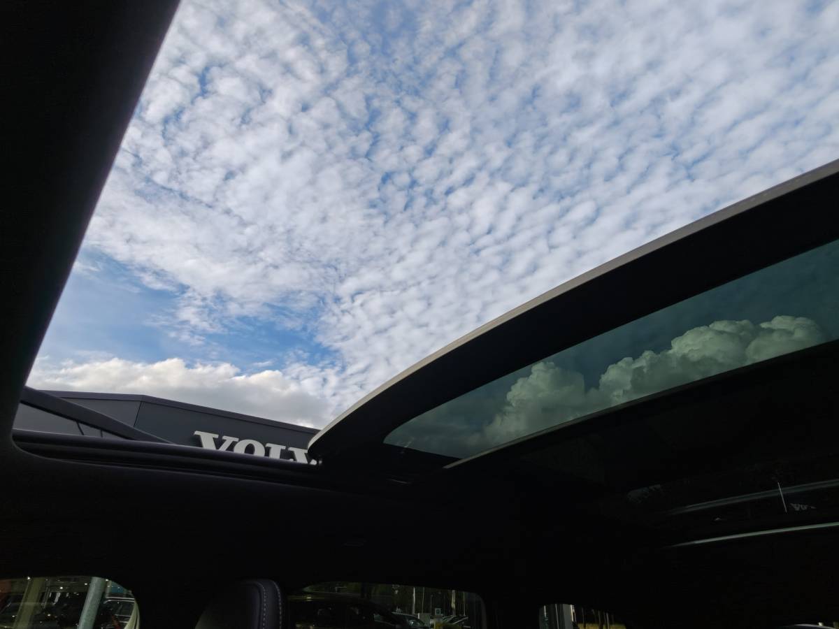 Volvo XC60 Volvo XC60 T6 AWD 350PK Plug-in Plus Black Edition | BLIS | H&K | 360 Camera | Pano | Luchtvering | Keyless |