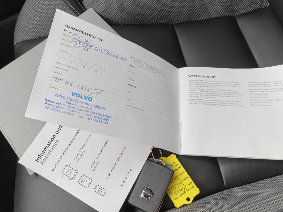 Volvo XC60 Volvo XC60 T6 AWD 350PK Plug-in Plus Black Edition | BLIS | H&K | 360 Camera | Pano | Luchtvering | Keyless |