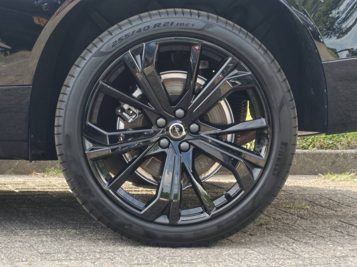 Volvo XC60 Volvo XC60 T6 AWD 350PK Plug-in Plus Black Edition | BLIS | H&K | 360 Camera | Pano | Luchtvering | Keyless |