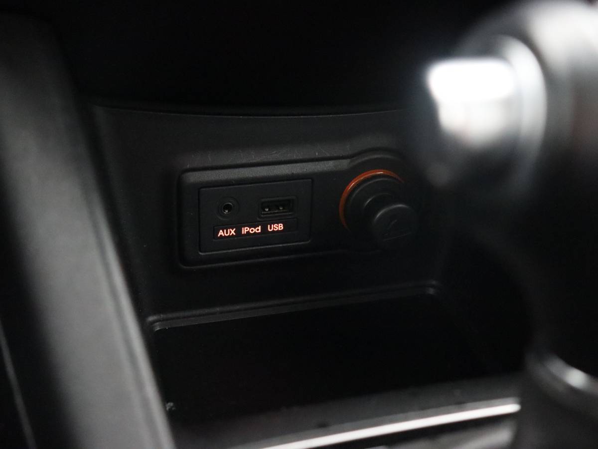 Kia Venga Kia Venga 1.6 CVVT DynamicPLusLine (Afn. Trekhaak / Camera / Navi / Cruise / PDC)