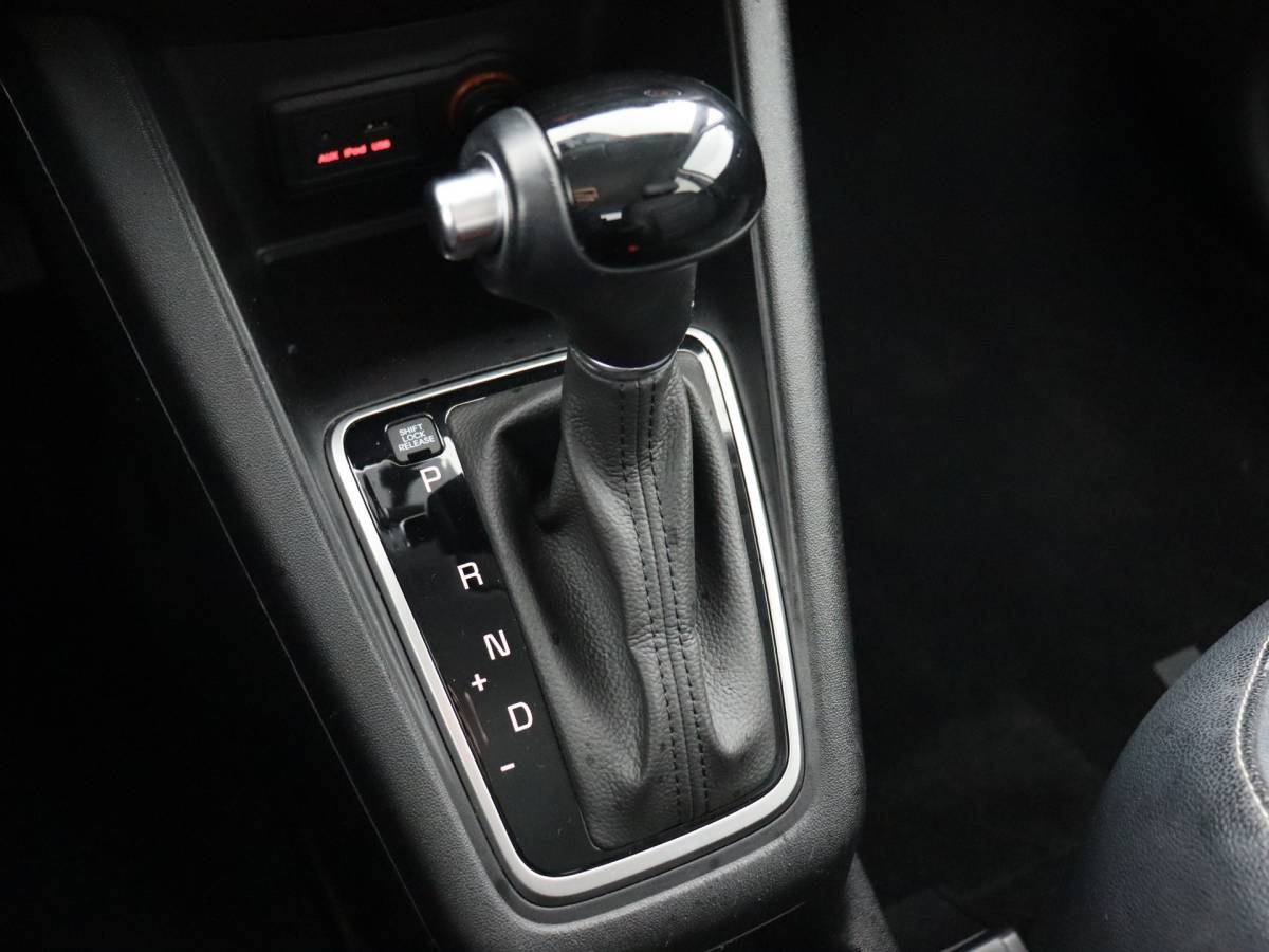Kia Venga Kia Venga 1.6 CVVT DynamicPLusLine (Afn. Trekhaak / Camera / Navi / Cruise / PDC)