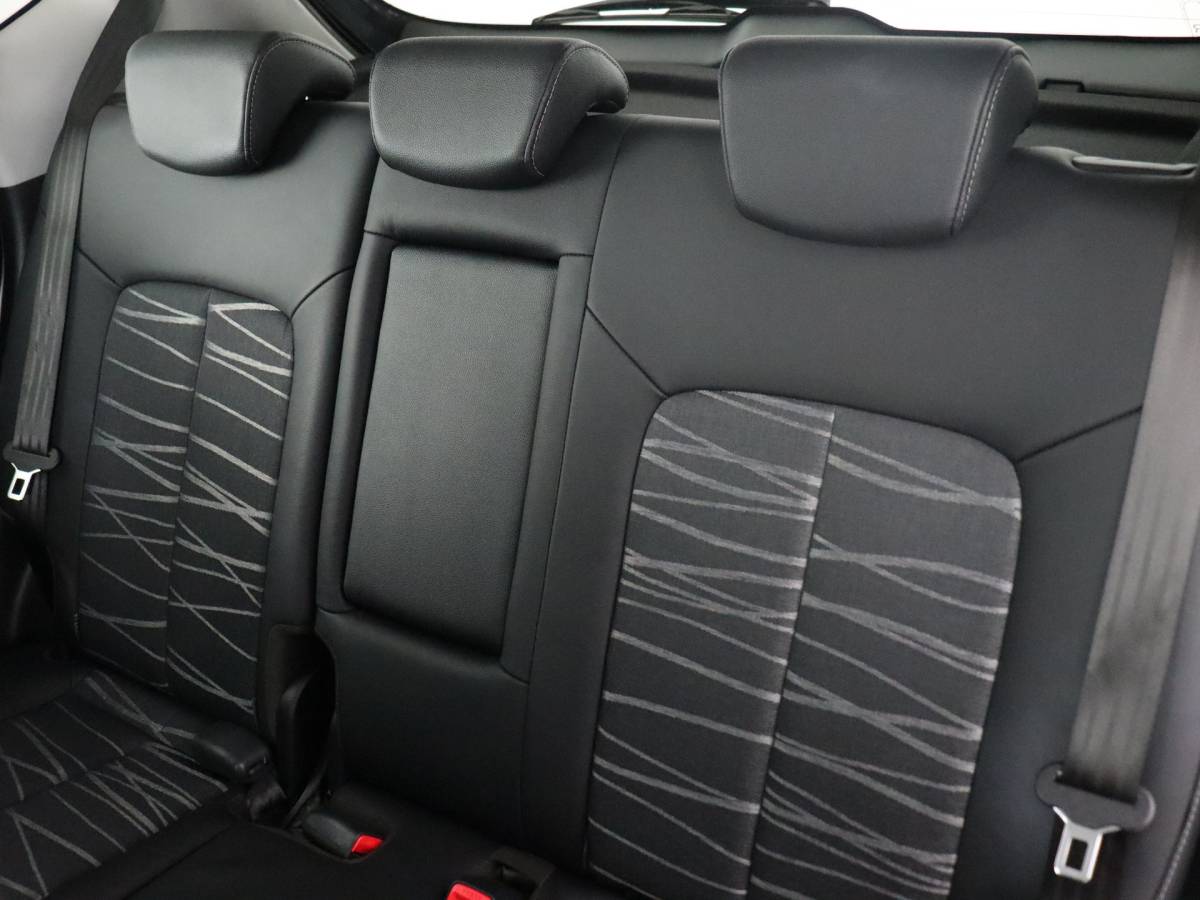 Kia Venga Kia Venga 1.6 CVVT DynamicPLusLine (Afn. Trekhaak / Camera / Navi / Cruise / PDC)