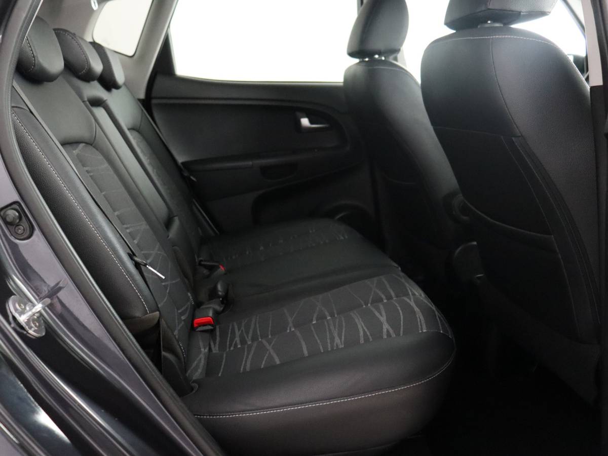 Kia Venga Kia Venga 1.6 CVVT DynamicPLusLine (Afn. Trekhaak / Camera / Navi / Cruise / PDC)