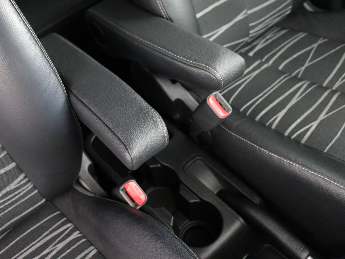 Kia Venga Kia Venga 1.6 CVVT DynamicPLusLine (Afn. Trekhaak / Camera / Navi / Cruise / PDC)