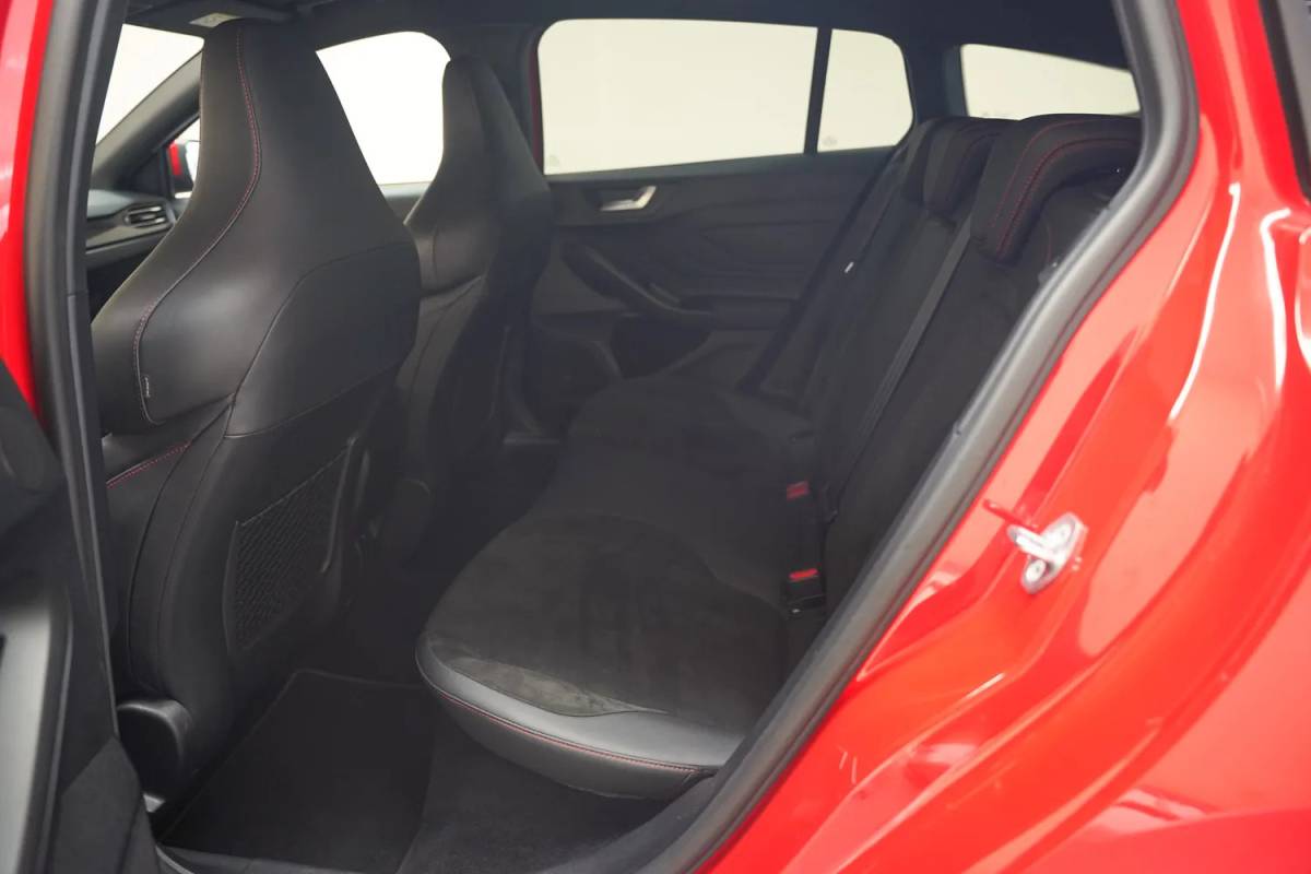 Ford Focus Ford Focus 2.3 EcoBoost ST Aut. [ HUD Perf.stoelen B&O Winterpakket Camera  ]