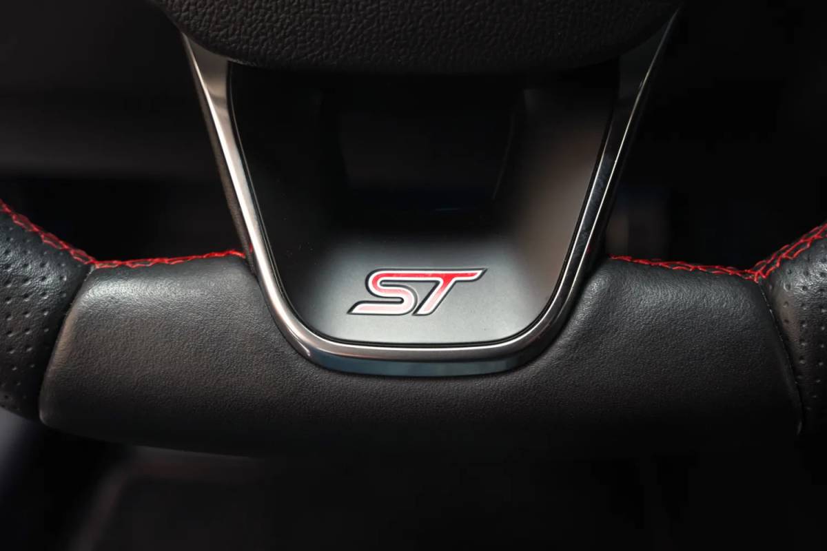 Ford Focus Ford Focus 2.3 EcoBoost ST Aut. [ HUD Perf.stoelen B&O Winterpakket Camera  ]