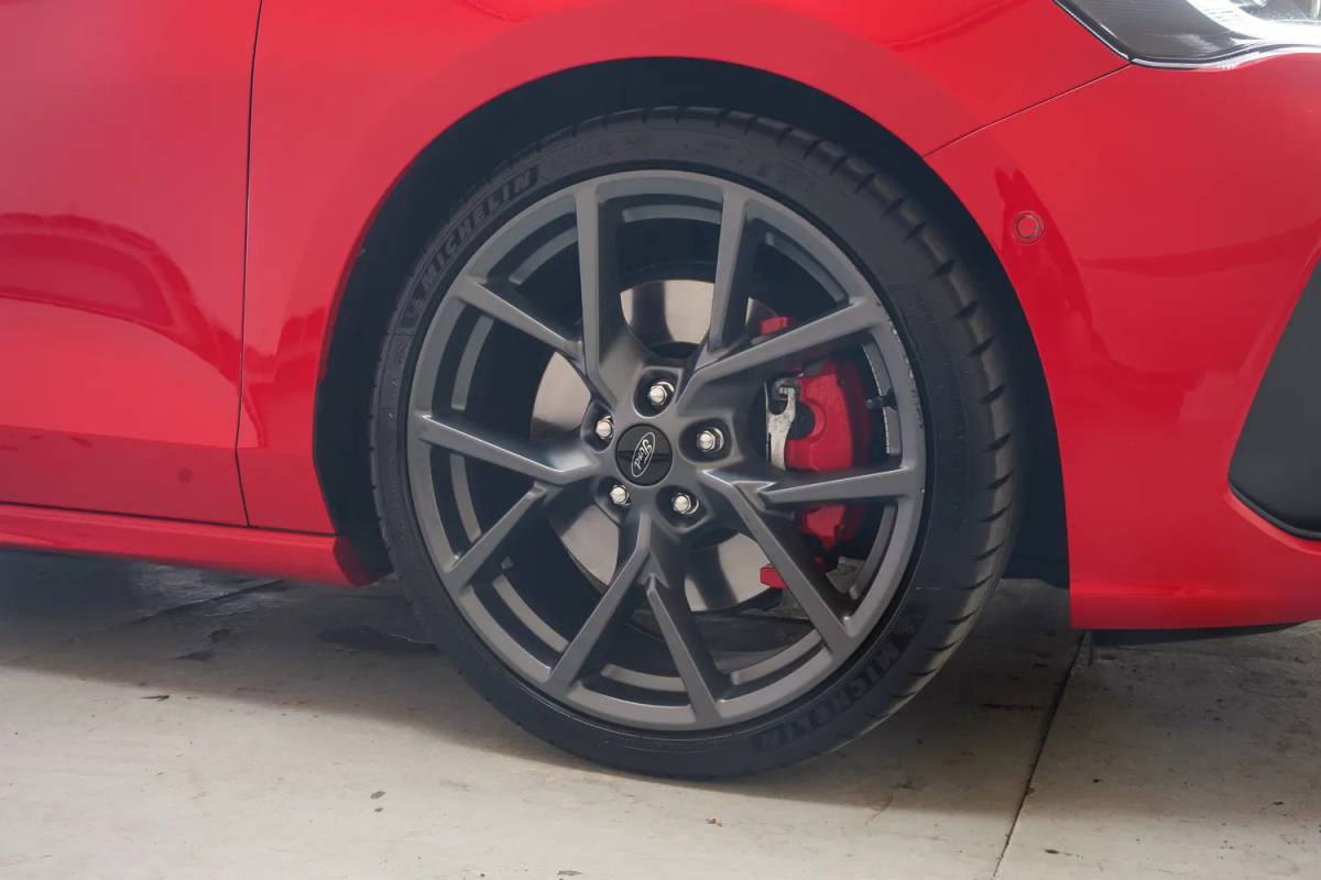 Ford Focus Ford Focus 2.3 EcoBoost ST Aut. [ HUD Perf.stoelen B&O Winterpakket Camera  ]