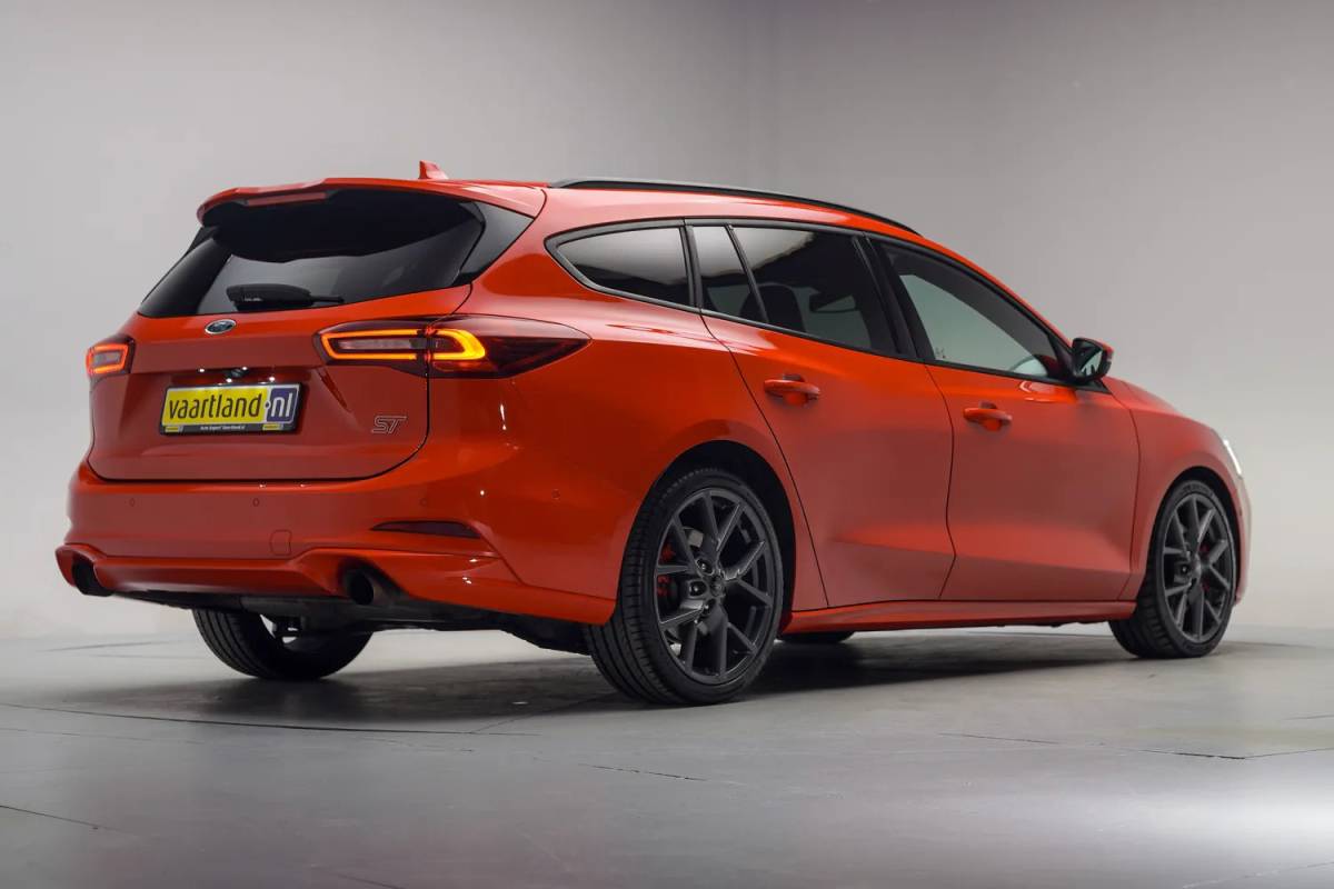Ford Focus Ford Focus 2.3 EcoBoost ST Aut. [ HUD Perf.stoelen B&O Winterpakket Camera  ]