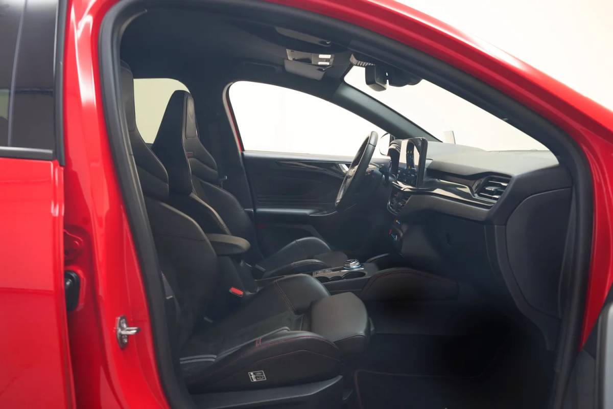 Ford Focus Ford Focus 2.3 EcoBoost ST Aut. [ HUD Perf.stoelen B&O Winterpakket Camera  ]
