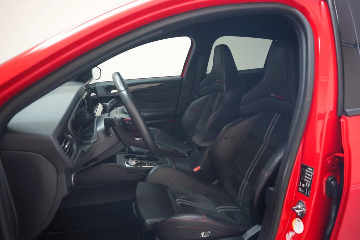 Ford Focus Ford Focus 2.3 EcoBoost ST Aut. [ HUD Perf.stoelen B&O Winterpakket Camera  ]