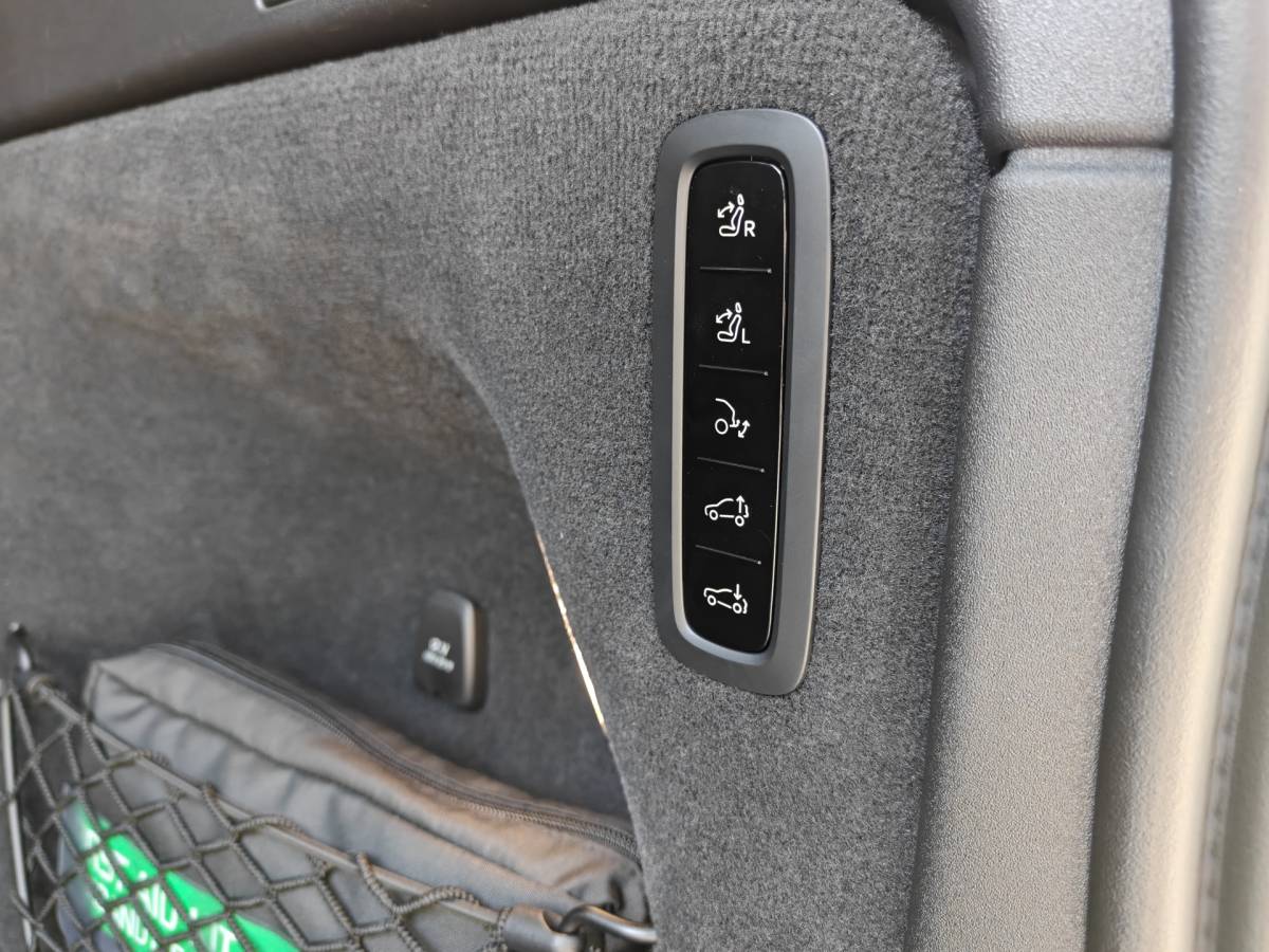 Volvo EX90 Volvo EX90 Twin Motor Performance 517PK Ultra 7p. 111 kWh | Trekhaak | Luchtvering | Climate | 22” | Bose |