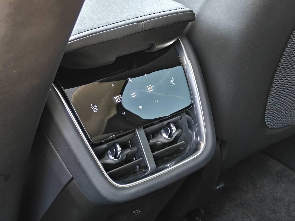 Volvo EX90 Volvo EX90 Twin Motor Performance 517PK Ultra 7p. 111 kWh | Trekhaak | Luchtvering | Climate | 22” | Bose |