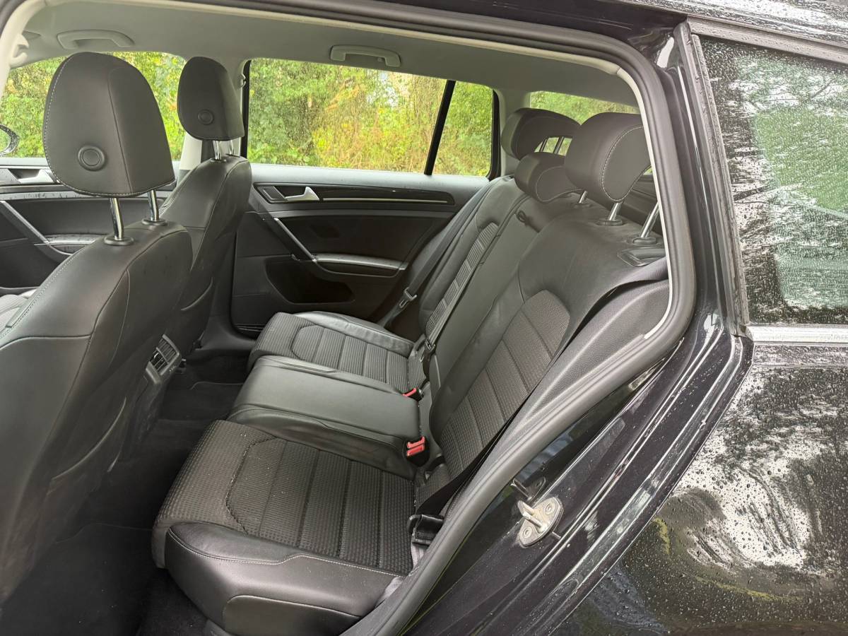 Volkswagen Golf Volkswagen Golf Variant 1.4 TSI Highline | Cruise control + Navi Nu € 5.500,- !!!