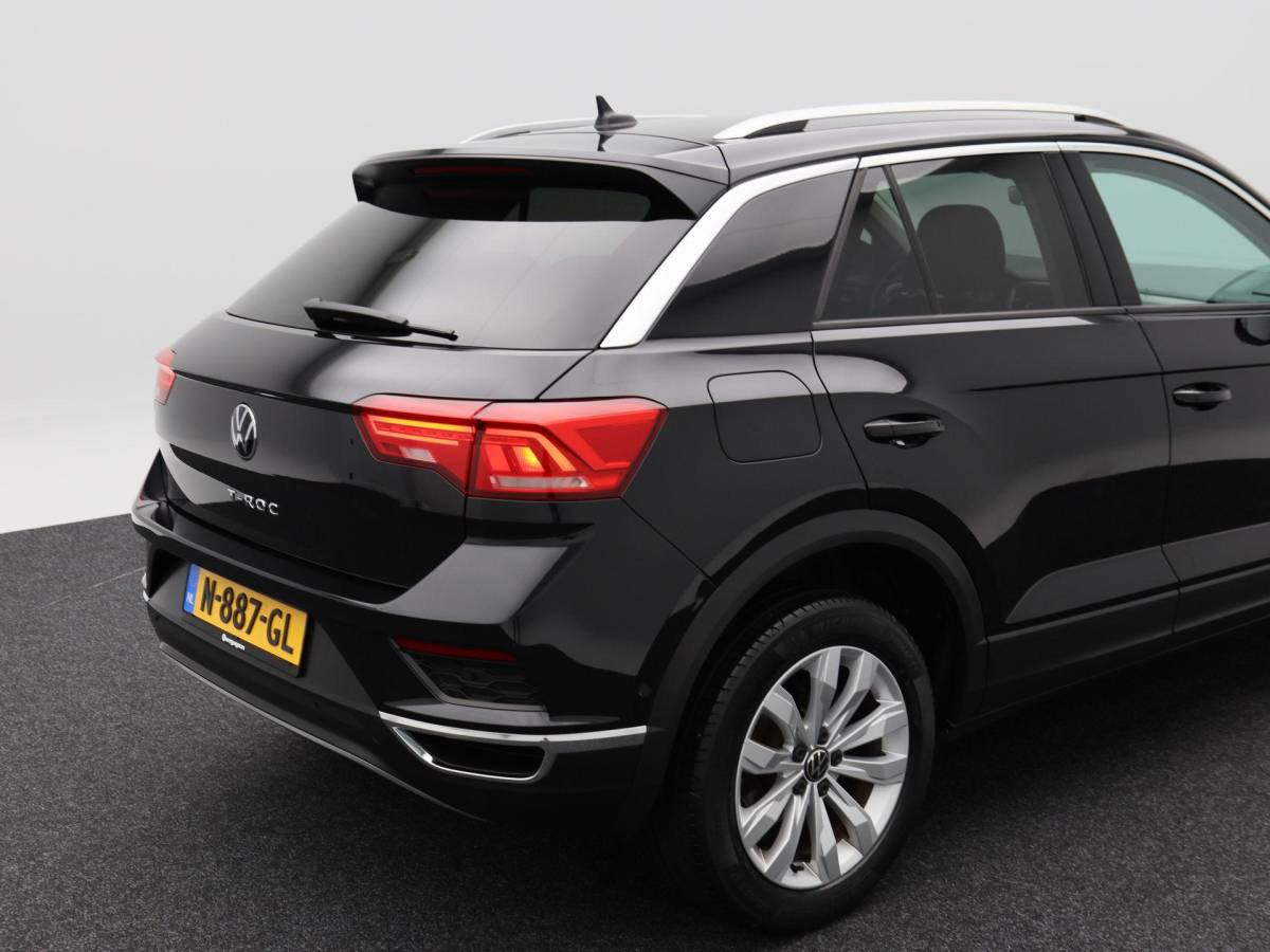 Volkswagen T-Roc Volkswagen T-Roc 1.5 TSi 150 Pk Automaat Style Business | Adaptive Cruise Control | Elektrische Achterklep | Navigatie | Trekhaak | Stoelverwarming | 17 Inch