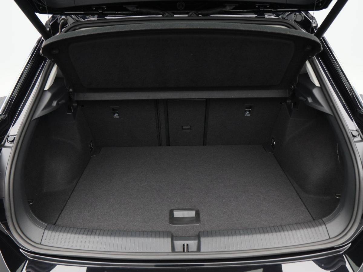 Volkswagen T-Roc Volkswagen T-Roc 1.5 TSi 150 Pk Automaat Style Business | Adaptive Cruise Control | Elektrische Achterklep | Navigatie | Trekhaak | Stoelverwarming | 17 Inch