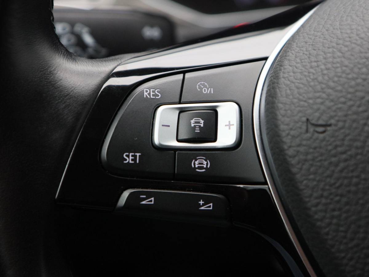 Volkswagen T-Roc Volkswagen T-Roc 1.5 TSi 150 Pk Automaat Style Business | Adaptive Cruise Control | Elektrische Achterklep | Navigatie | Trekhaak | Stoelverwarming | 17 Inch