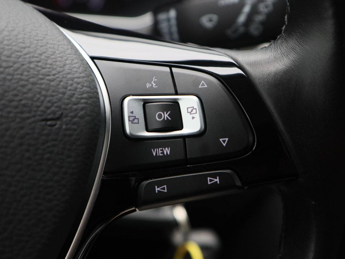 Volkswagen T-Roc Volkswagen T-Roc 1.5 TSi 150 Pk Automaat Style Business | Adaptive Cruise Control | Elektrische Achterklep | Navigatie | Trekhaak | Stoelverwarming | 17 Inch