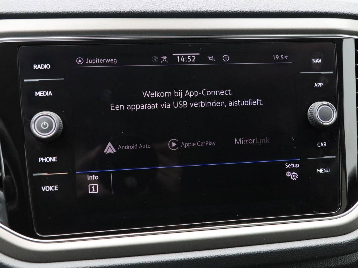 Volkswagen T-Roc Volkswagen T-Roc 1.5 TSi 150 Pk Automaat Style Business | Adaptive Cruise Control | Elektrische Achterklep | Navigatie | Trekhaak | Stoelverwarming | 17 Inch