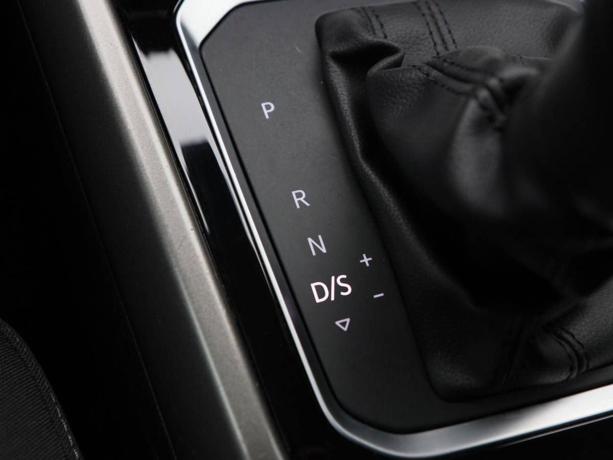 Volkswagen T-Roc Volkswagen T-Roc 1.5 TSi 150 Pk Automaat Style Business | Adaptive Cruise Control | Elektrische Achterklep | Navigatie | Trekhaak | Stoelverwarming | 17 Inch