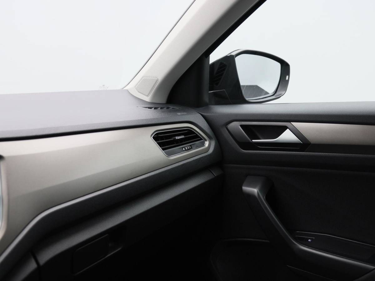 Volkswagen T-Roc Volkswagen T-Roc 1.5 TSi 150 Pk Automaat Style Business | Adaptive Cruise Control | Elektrische Achterklep | Navigatie | Trekhaak | Stoelverwarming | 17 Inch